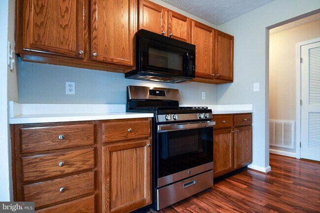 Building Photo - 2442 Blue Spring Ct