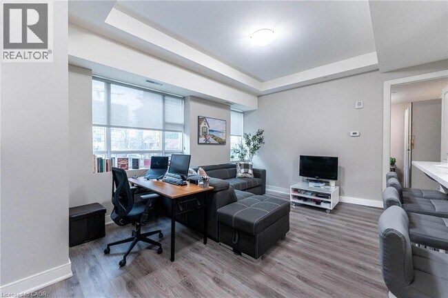 Photo du bâtiment - 150 Main St W