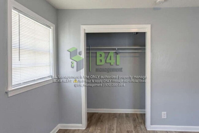 Building Photo - 5421 Susan Ln