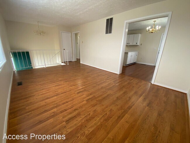 Building Photo - 4 br, 2 bath House - 500 Camelot Drive