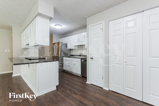 Foto del edificio - 8930 Ridgepointe Ct