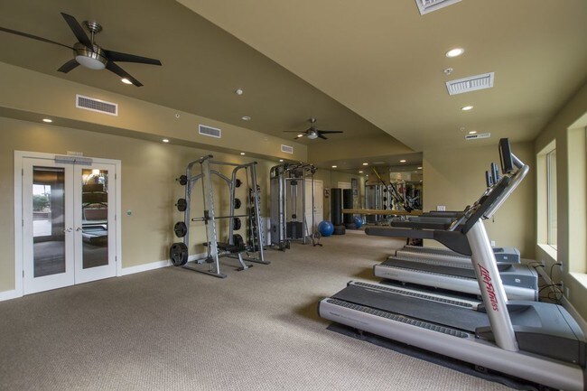 Building Photo - 945 E Playa Del Norte Dr