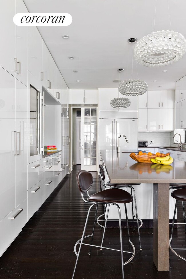 Building Photo - 229 W 97th St