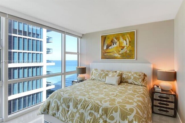 Foto del edificio - 6801 Collins Ave
