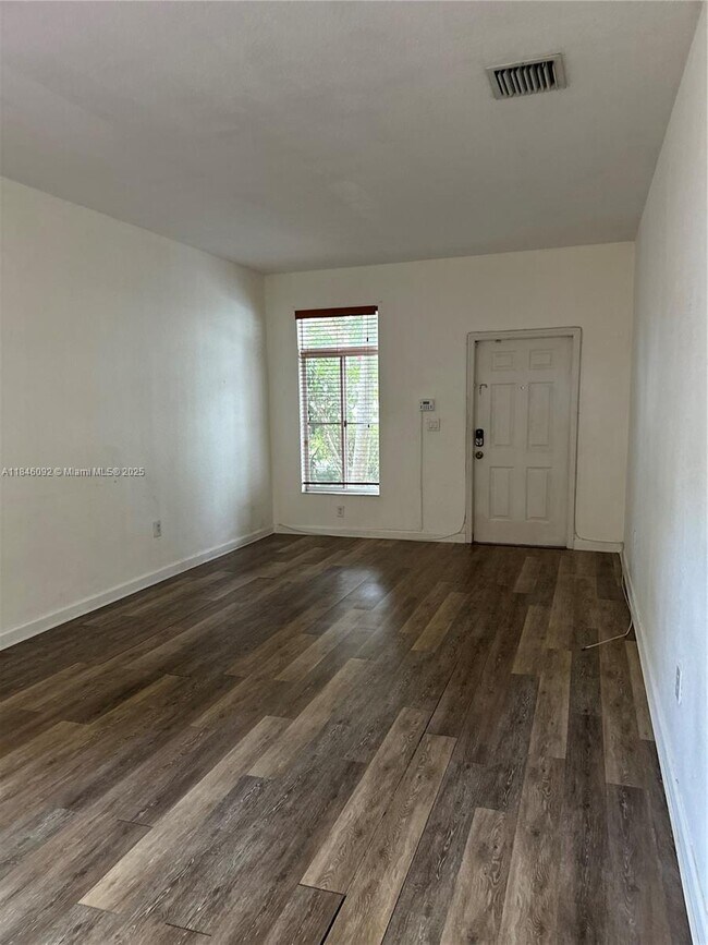 Building Photo - 5709 NW 113th Ct