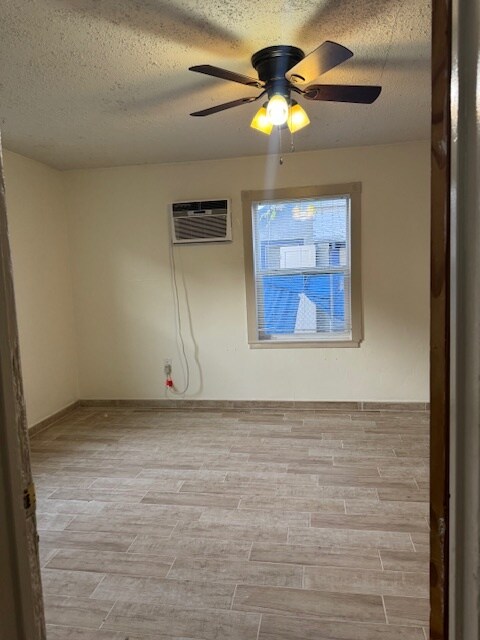 Foto del edificio - 509 Plymouth Ave