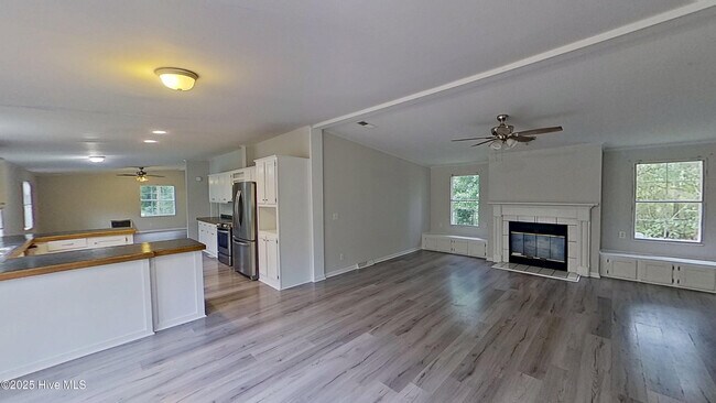 Foto del edificio - 20 Deer Ridge Dr W