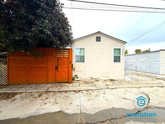 Building Photo - 4064 Laverne Pl