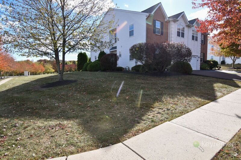 Foto principal - 290 Hampshire Dr