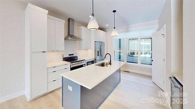 Building Photo - 407 Devender Ln