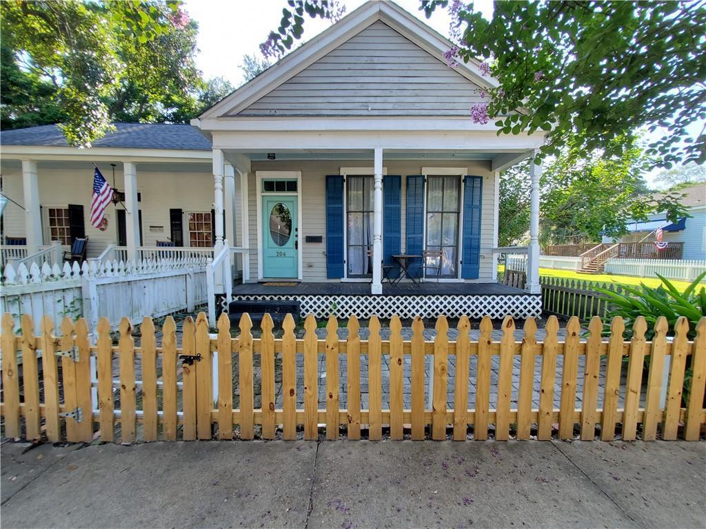 Primary Photo - 204 Marine St