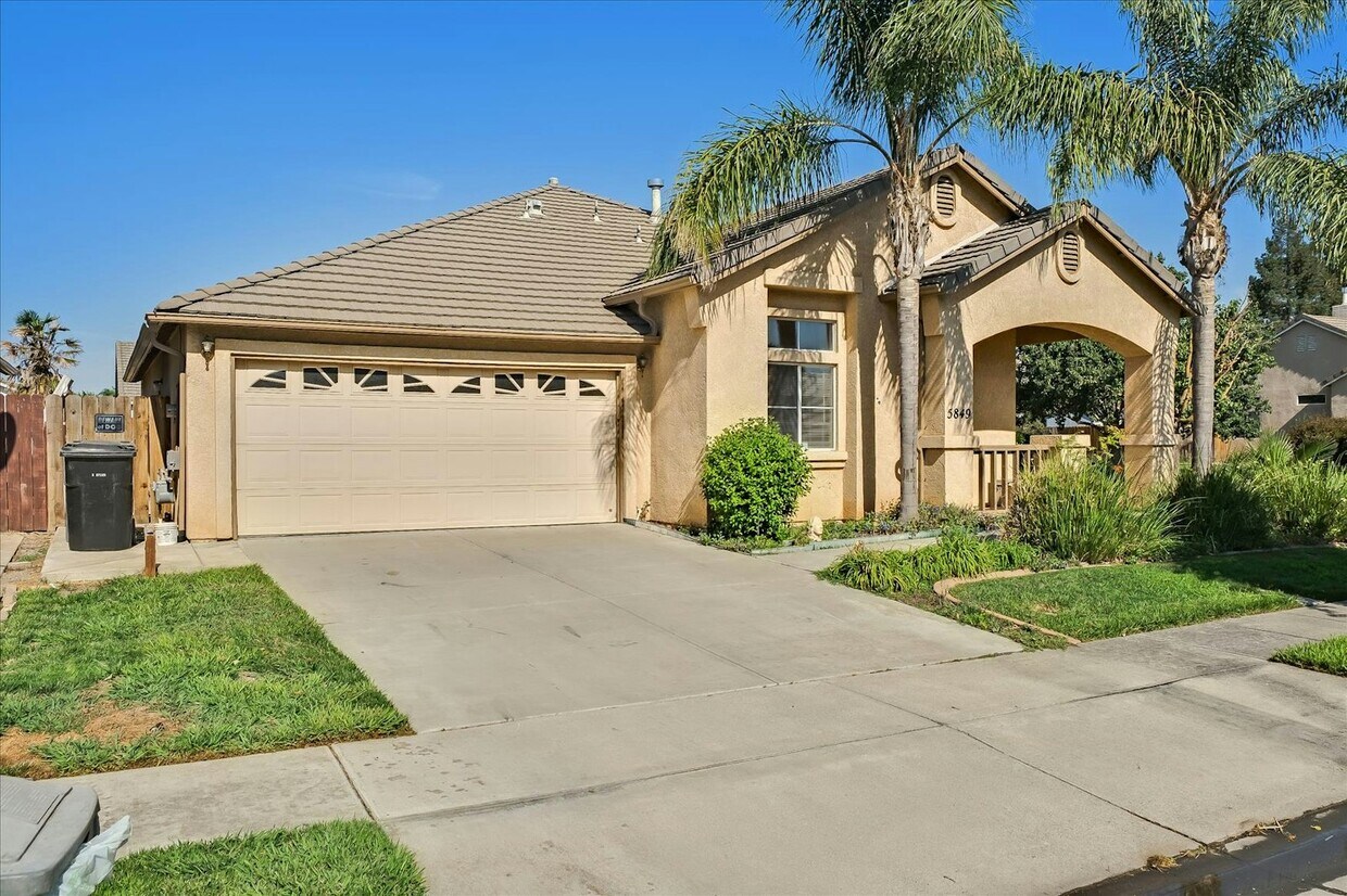 Foto principal - 5849 Webb St