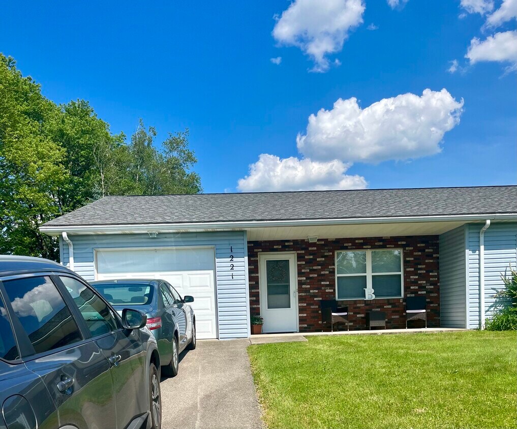 1221 Ben Avon St, Indiana, PA 15701 Townhome Rentals in Indiana PA