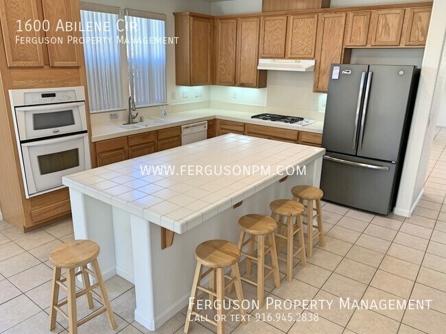 Building Photo - Pet Friendly Solar Home in Whitney Ranch