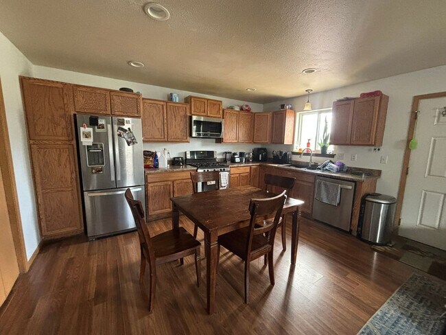 Building Photo - 4 BED | 1 BATH | SINGLE-FAMILY | NORTH | F...