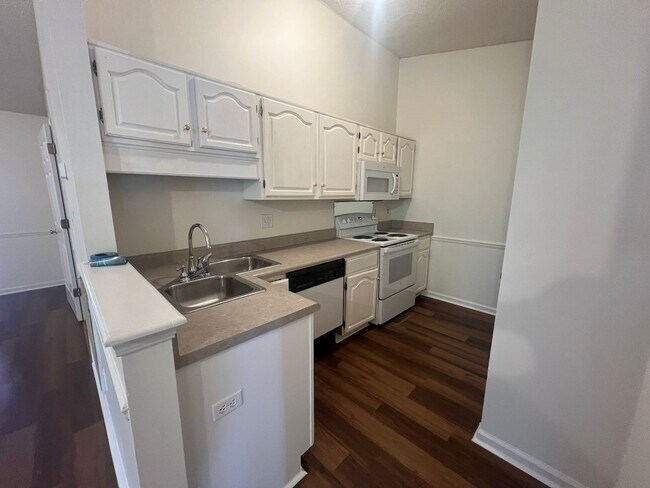 Foto del edificio - 1023 Yellowhammer Ln