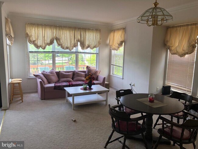 Foto del edificio - 5258 Cozy Glen Ln