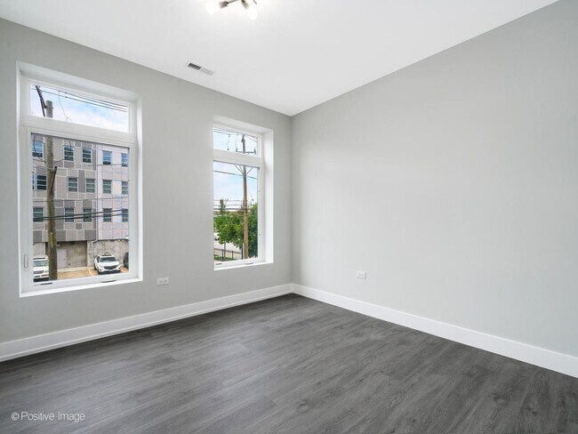 Building Photo - 1507 N Sedgwick St