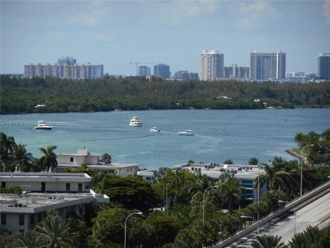 Foto del edificio - 10185 Collins Ave