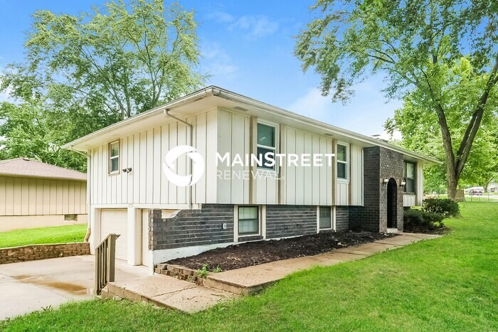 Primary Photo - 3 Bedroom Pet-Friendly Home in Blue Spring...