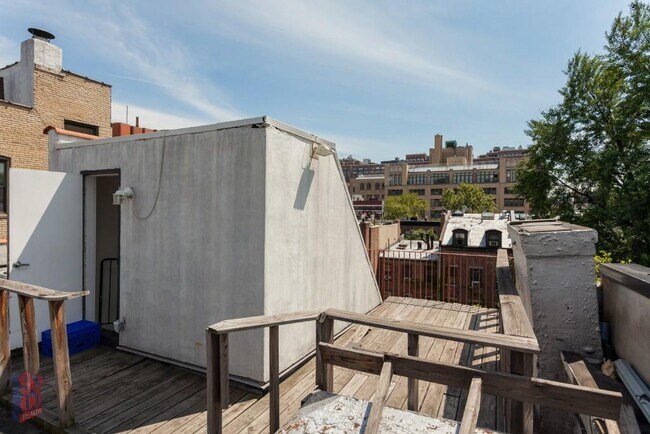 Foto del edificio - 350 W 21st St