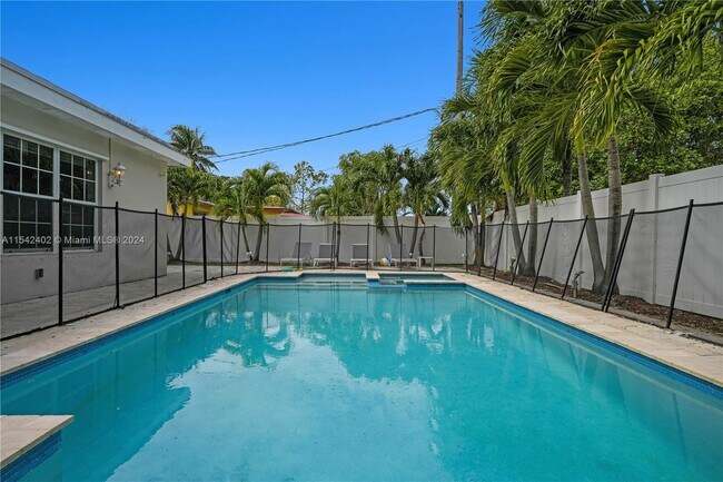 Foto del edificio - 1081 NE 179th St