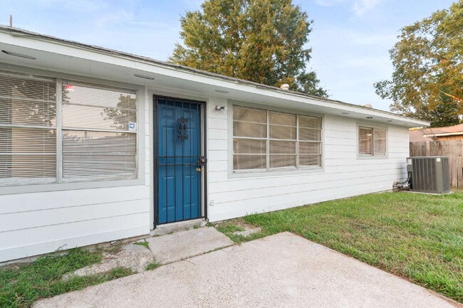 Building Photo - 8314 Poplar Ridge Ln