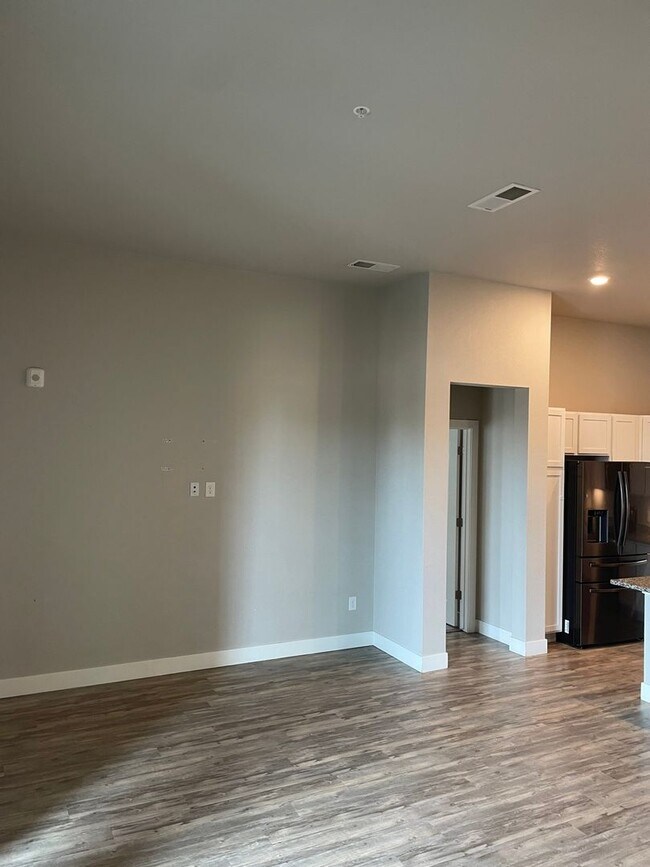 Foto del edificio - 14351 E Tennessee Ave