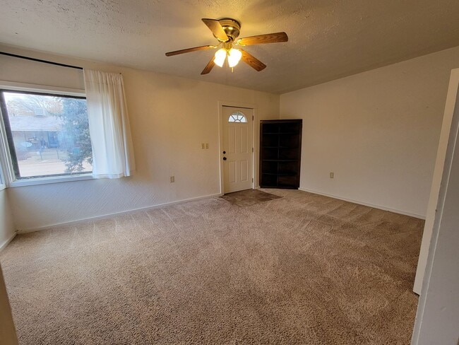 Building Photo - IN-TOWN HOME FOR RENT