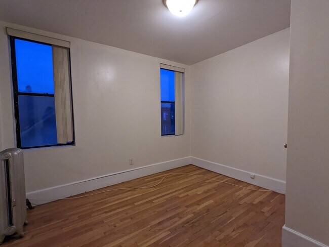 Building Photo - 11 Barrows St