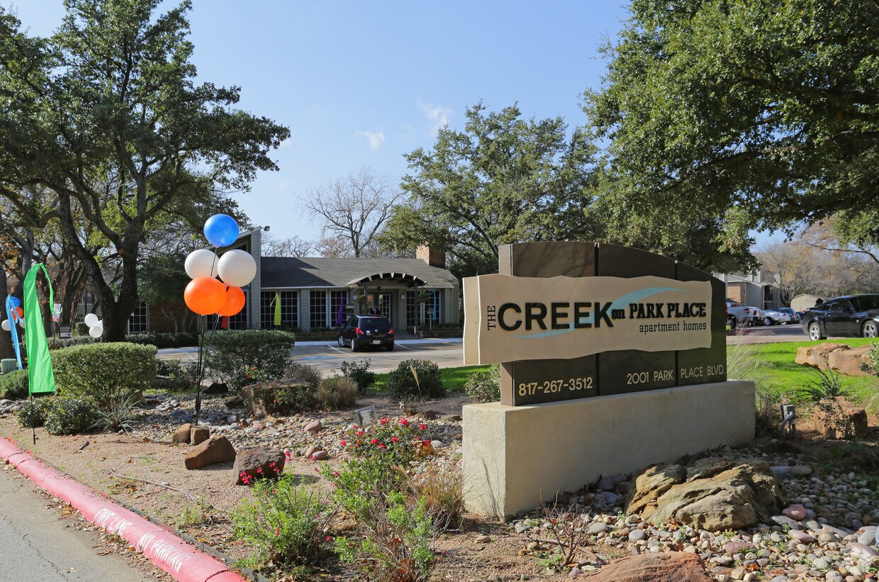 Creek on Park Place Apartments Apartments in Bedford, TX