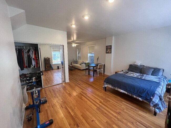 Foto del edificio - 852 W Diversey Pkwy