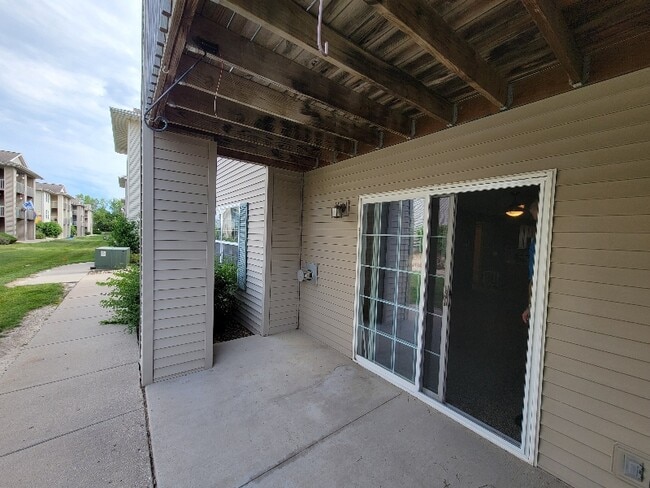 Building Photo - 10 Cherry Ct