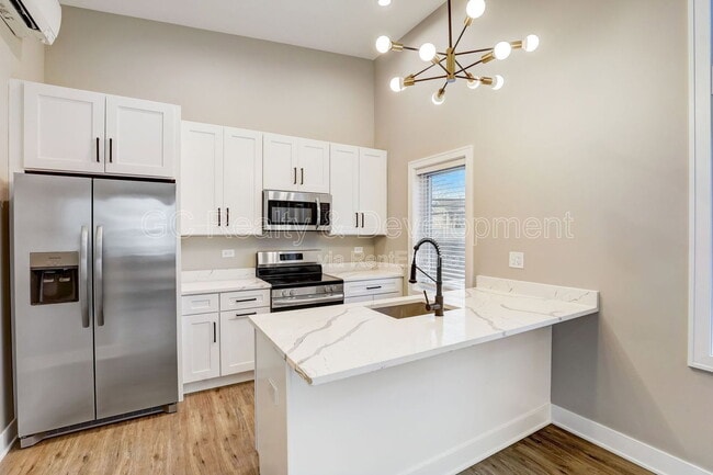 Photo - 4329 N Ashland Ave Apartment