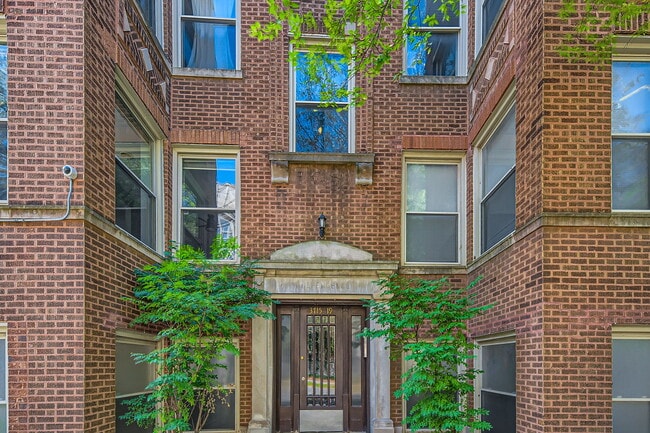 Foto del edificio - 3719 W Byron St