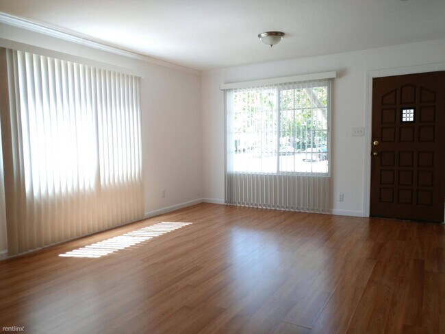 Foto del edificio - 428 Escobar St