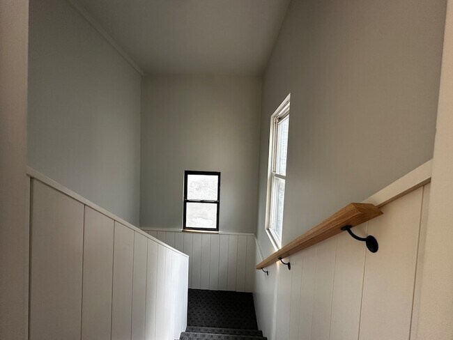 Foto del edificio - 869 N Hermitage Ave