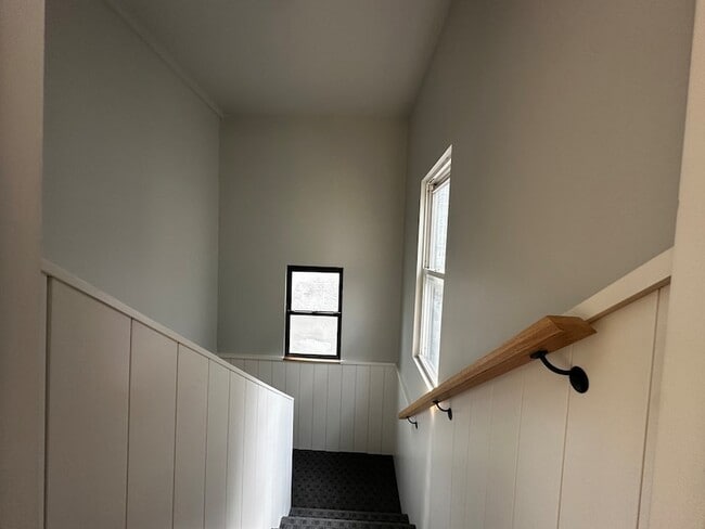 Photo - 869 N Hermitage Ave Apartment