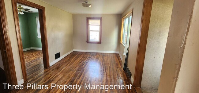 Foto del edificio - 3 br, 2 bath House - 2116 3rd Ave NE
