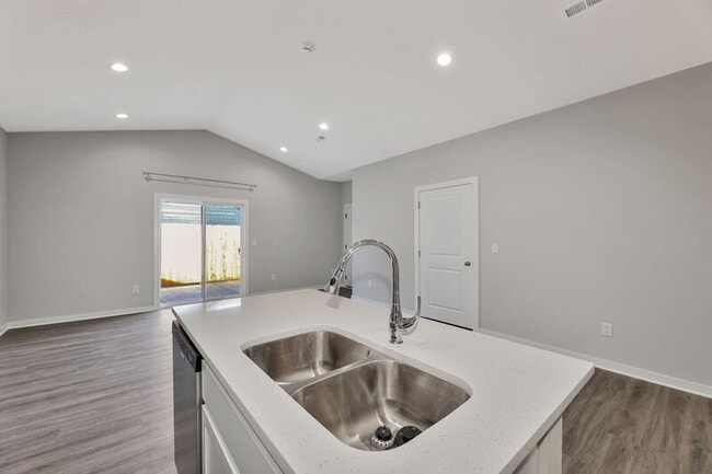 Foto del edificio - 13432 Haskell Ct