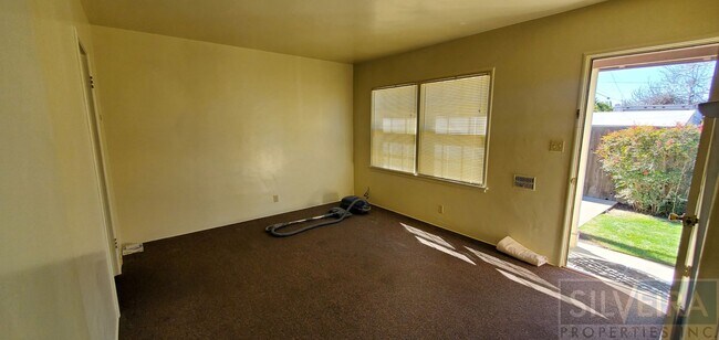 Building Photo - 618 E Hermosa St