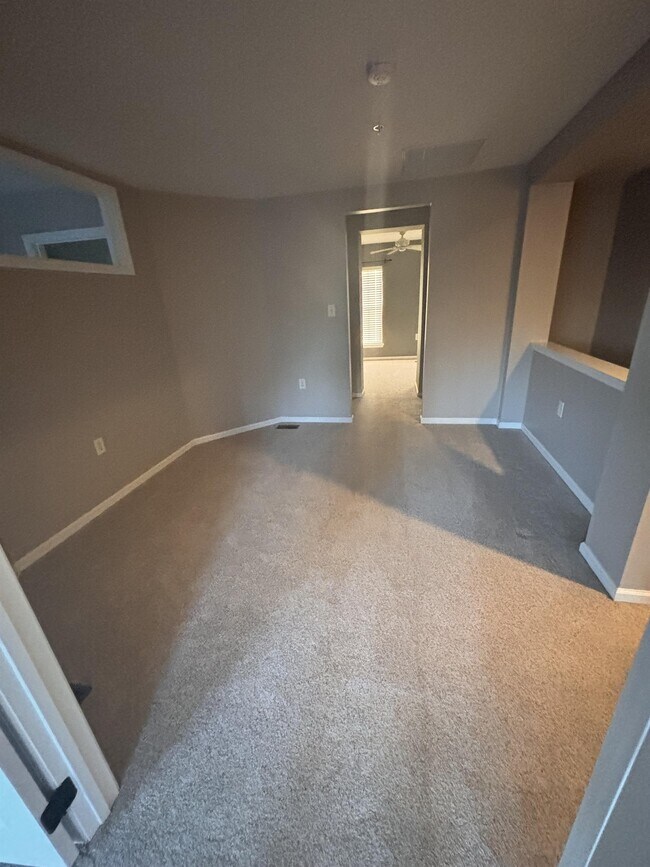Building Photo - 12807 Clarks Crossing Dr