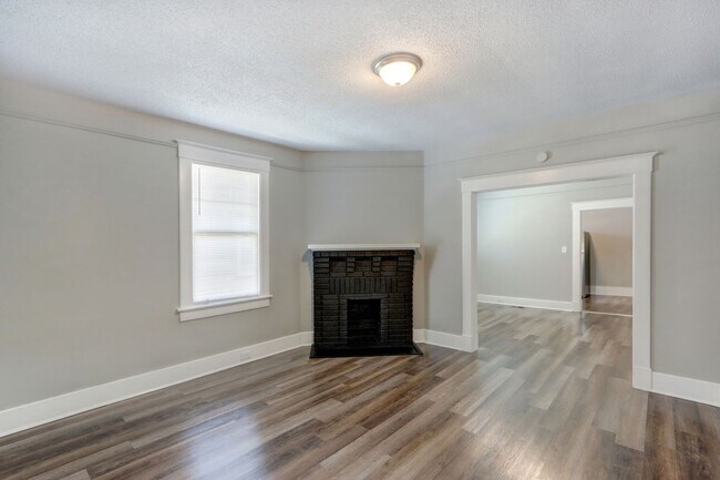 Foto del edificio - 1009 E 33rd St