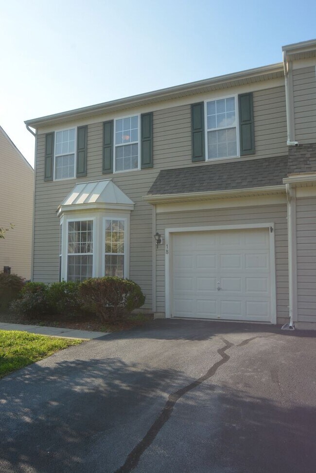 Foto del edificio - Wonderful 3 Bedroom 2.5 Bathroom Twin Home...