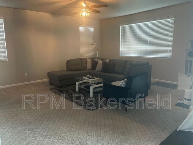 Building Photo - 15205 Kingsbury Ct