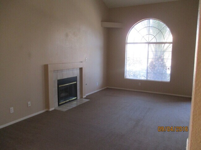 Building Photo - Stone Canyon Townhome located in GREEN VALLEY!