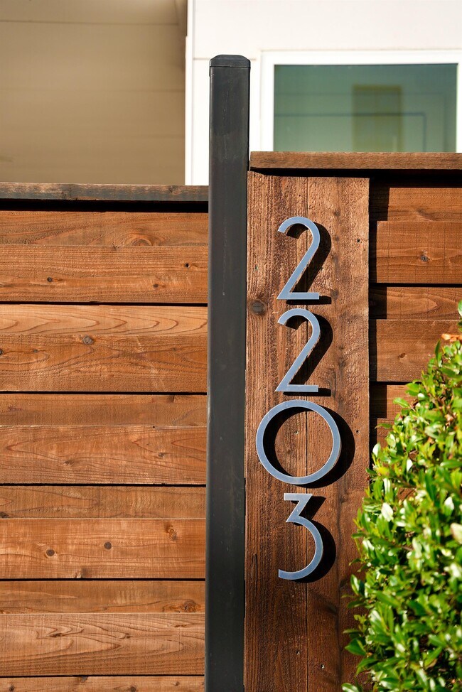 Foto del edificio - 2203 Moser Ave