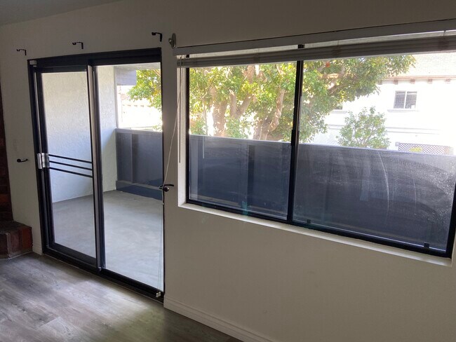 Foto del edificio - 2115 Carnegie Ln