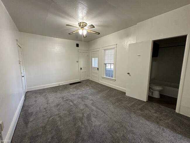 Building Photo - 1 br, 1 bath 4plex - 315 W Trail St #4