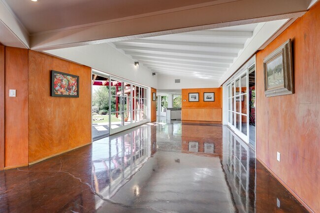 Foto del edificio - 650 Baldwin Ct